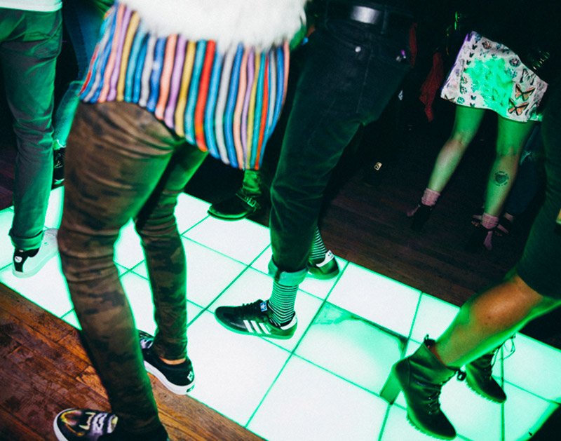 [PHOTOS] Sweating Under Satin Sheets. Central Track