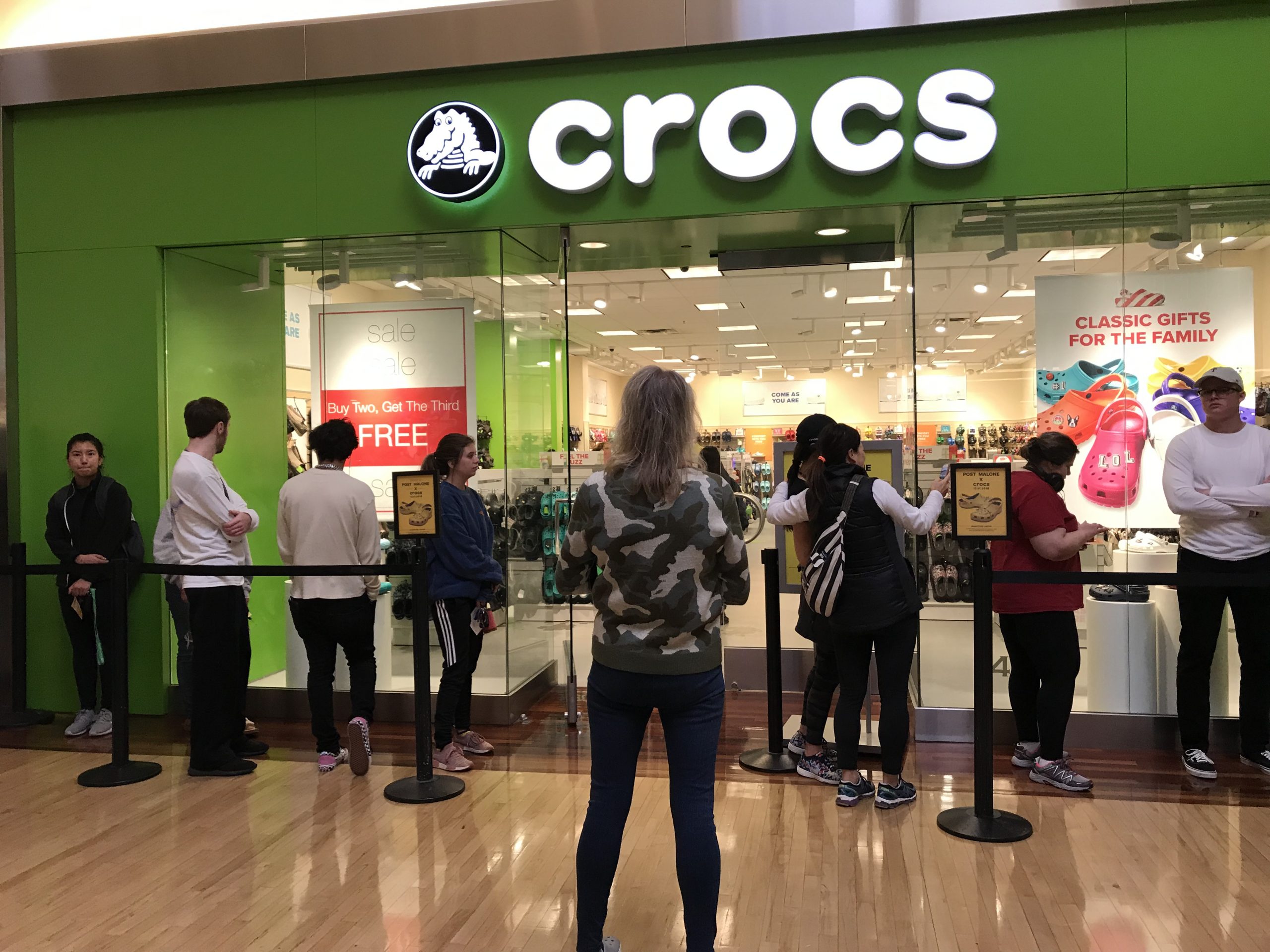 grapevine mills mall crocs store