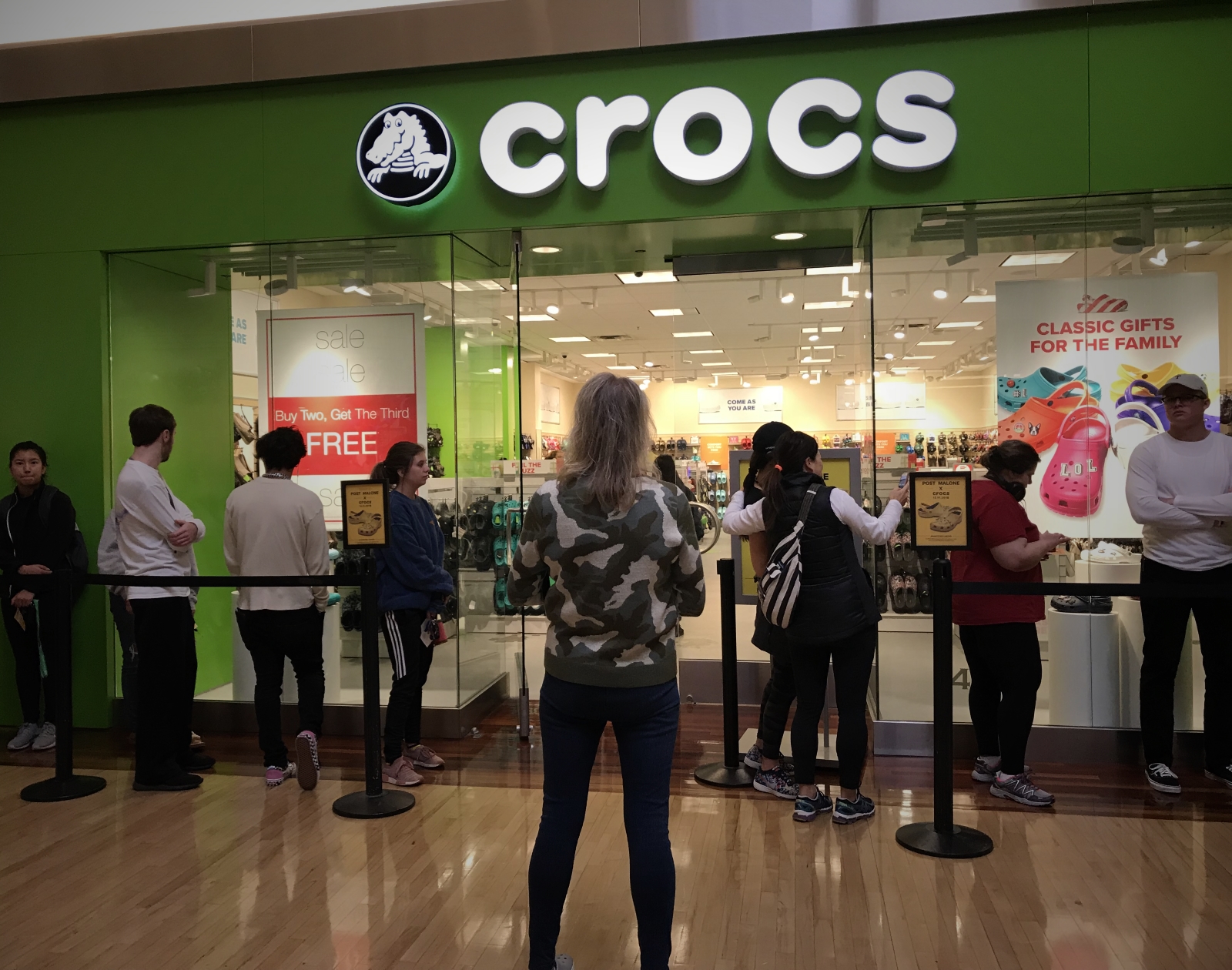 grapevine mills mall crocs store