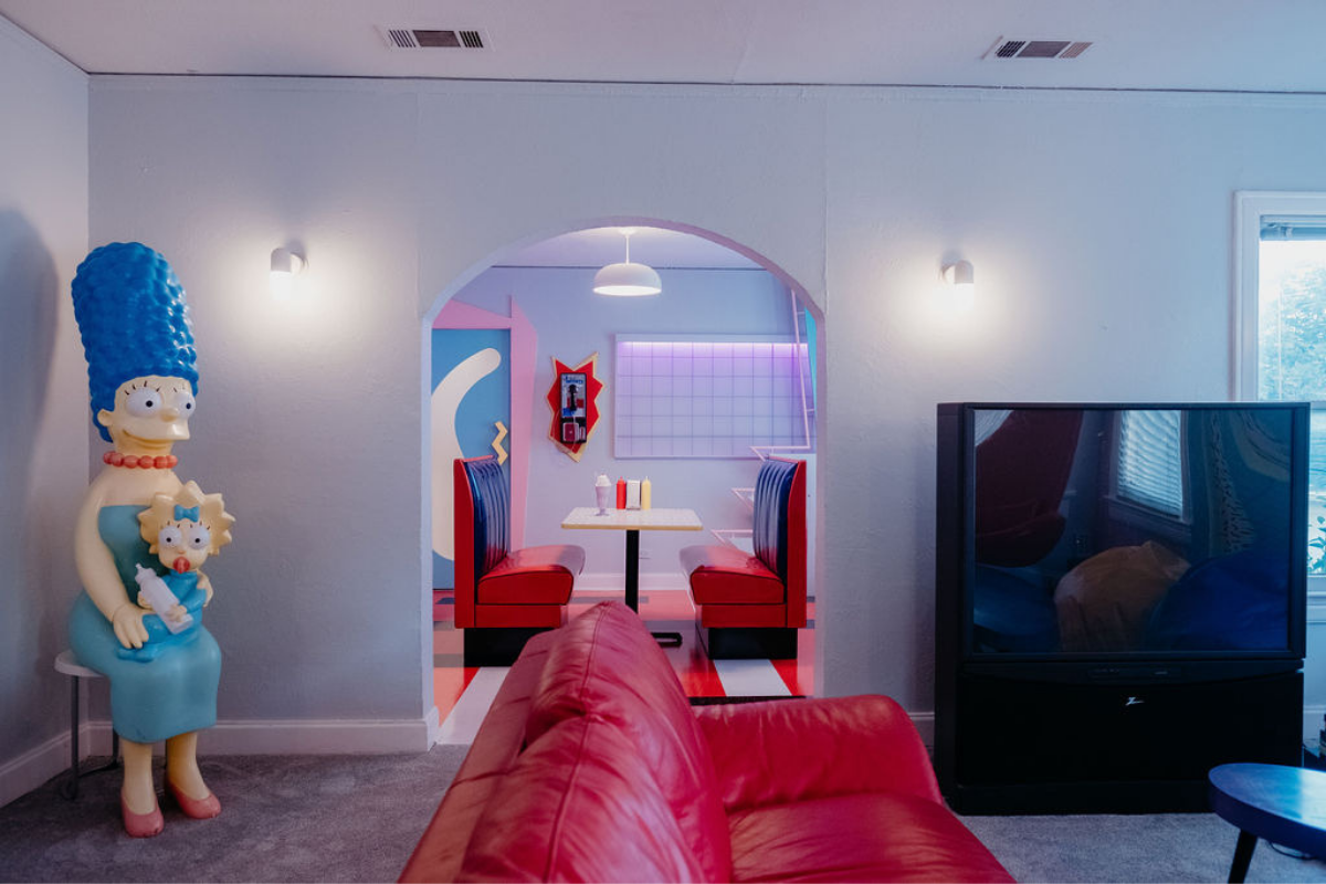 Be Kind Rewind With Dallas New 90s Themed Airbnb Central Track