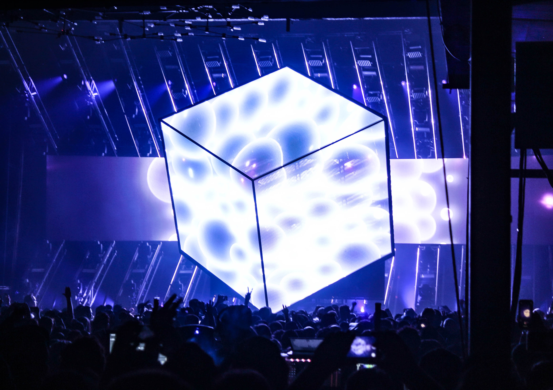 Deadmau5 Kicks Off His Impressive Cube V3 Tour In Dallas Central Track