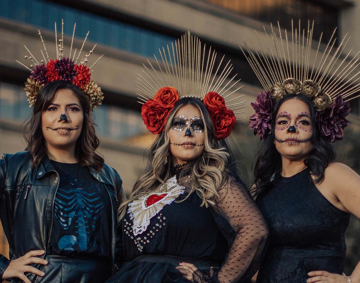 [Photos] Dallas' FirstEver Dia De Los Muertos Parade. Central Track
