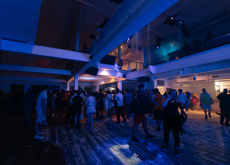6806_17